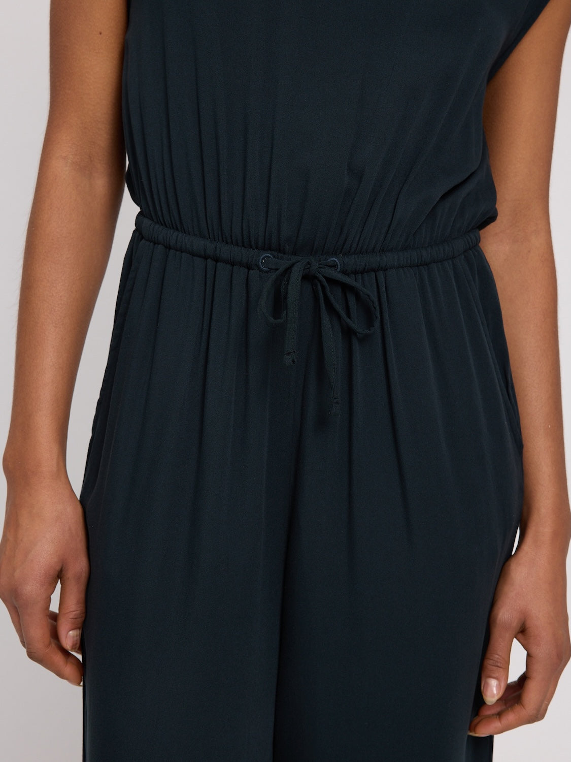Jumpsuit ohne Ärmel, schwarz | Mazine - toietmoi-laboutique