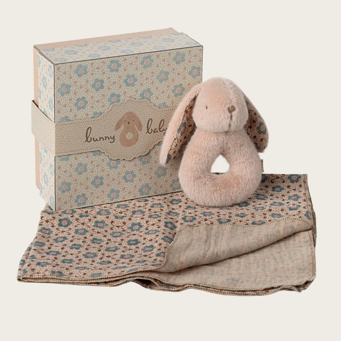 Maileg Kaninchen Rassel Set, powder | maileg - toietmoi-laboutique