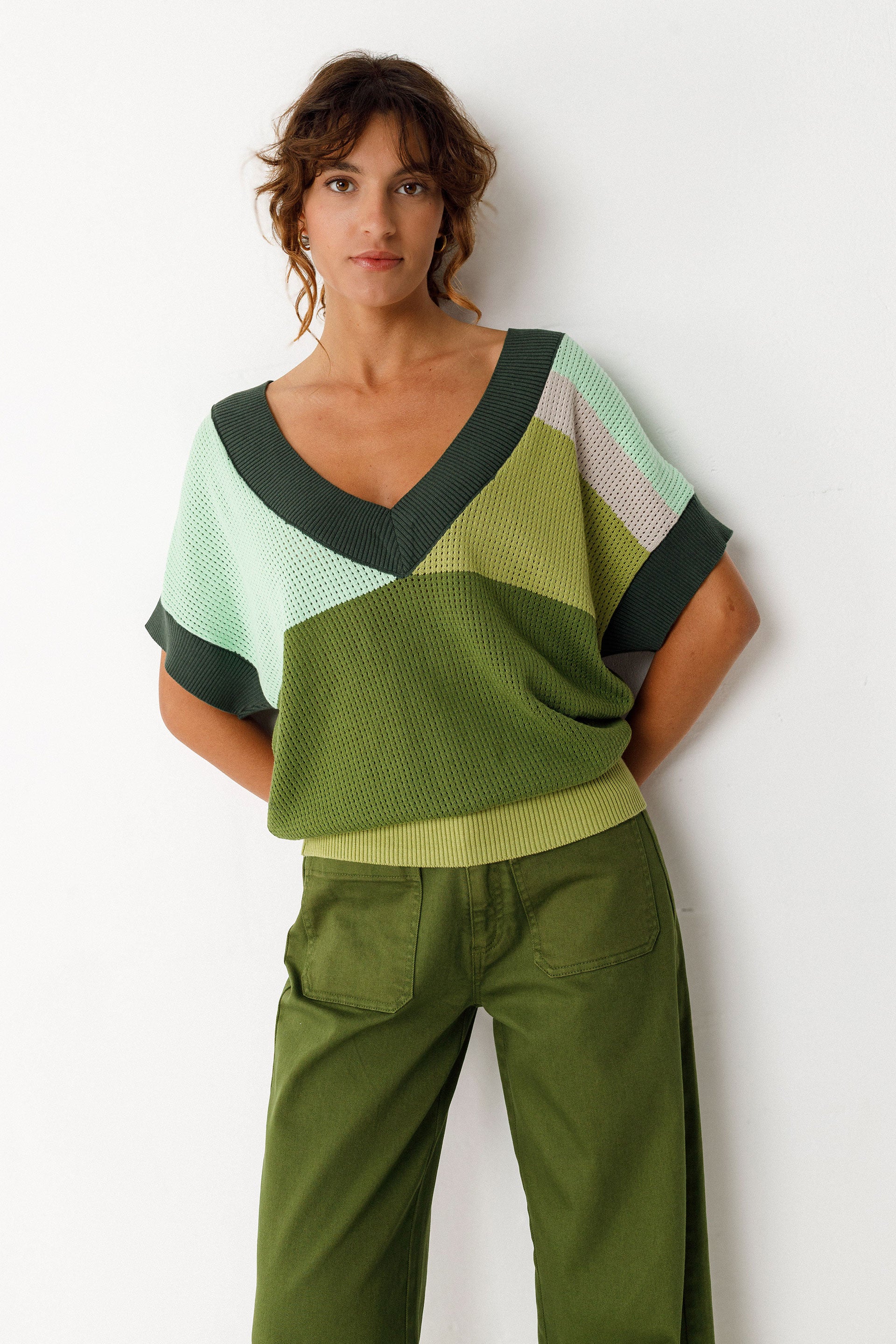 Shirt mit V-Ausschnitt GAXE, grün/türkis/grau | SKFK - toietmoi-laboutique