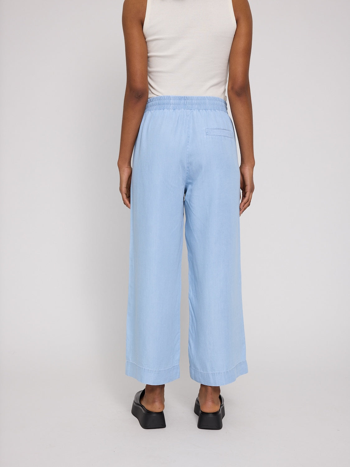 Weite Jeans mit Bändel kurz, hell | Mazine - toietmoi-laboutique