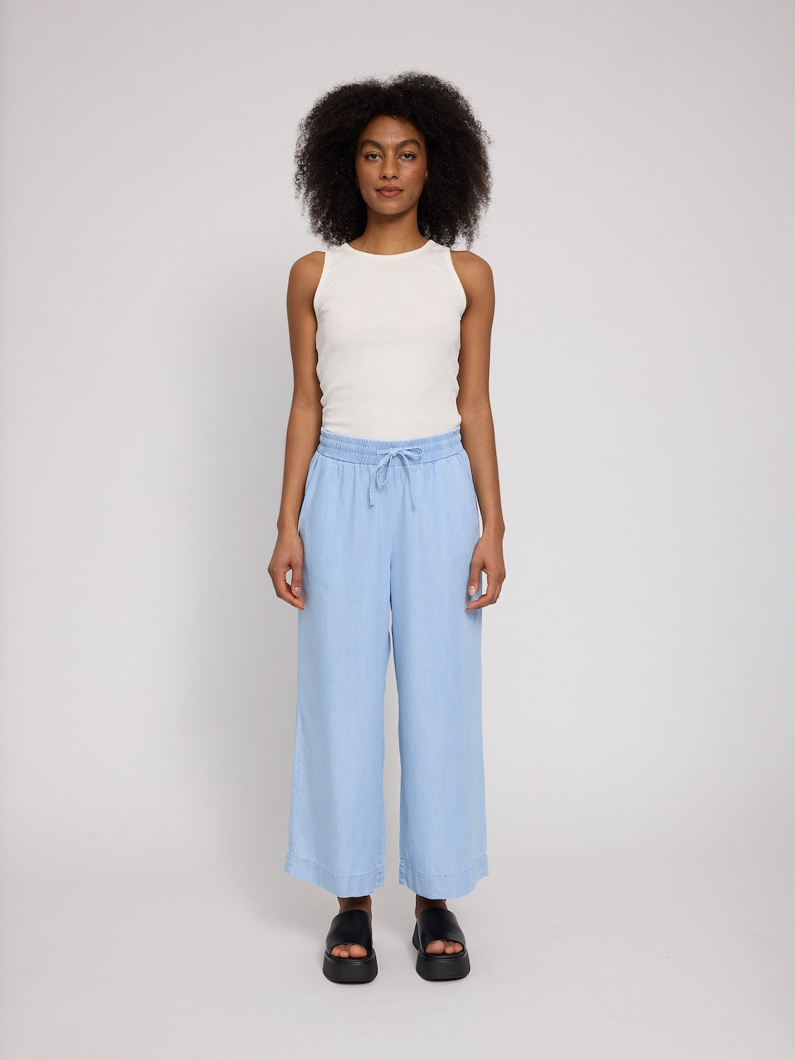 Weite Jeans mit Bändel kurz, hell | Mazine - toietmoi-laboutique