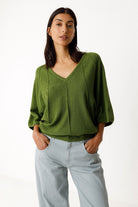 Sweater mit V-Ausschnitt OLAIA, grün | SKFK - toietmoi-laboutique