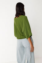 Sweater mit V-Ausschnitt OLAIA, grün | SKFK - toietmoi-laboutique