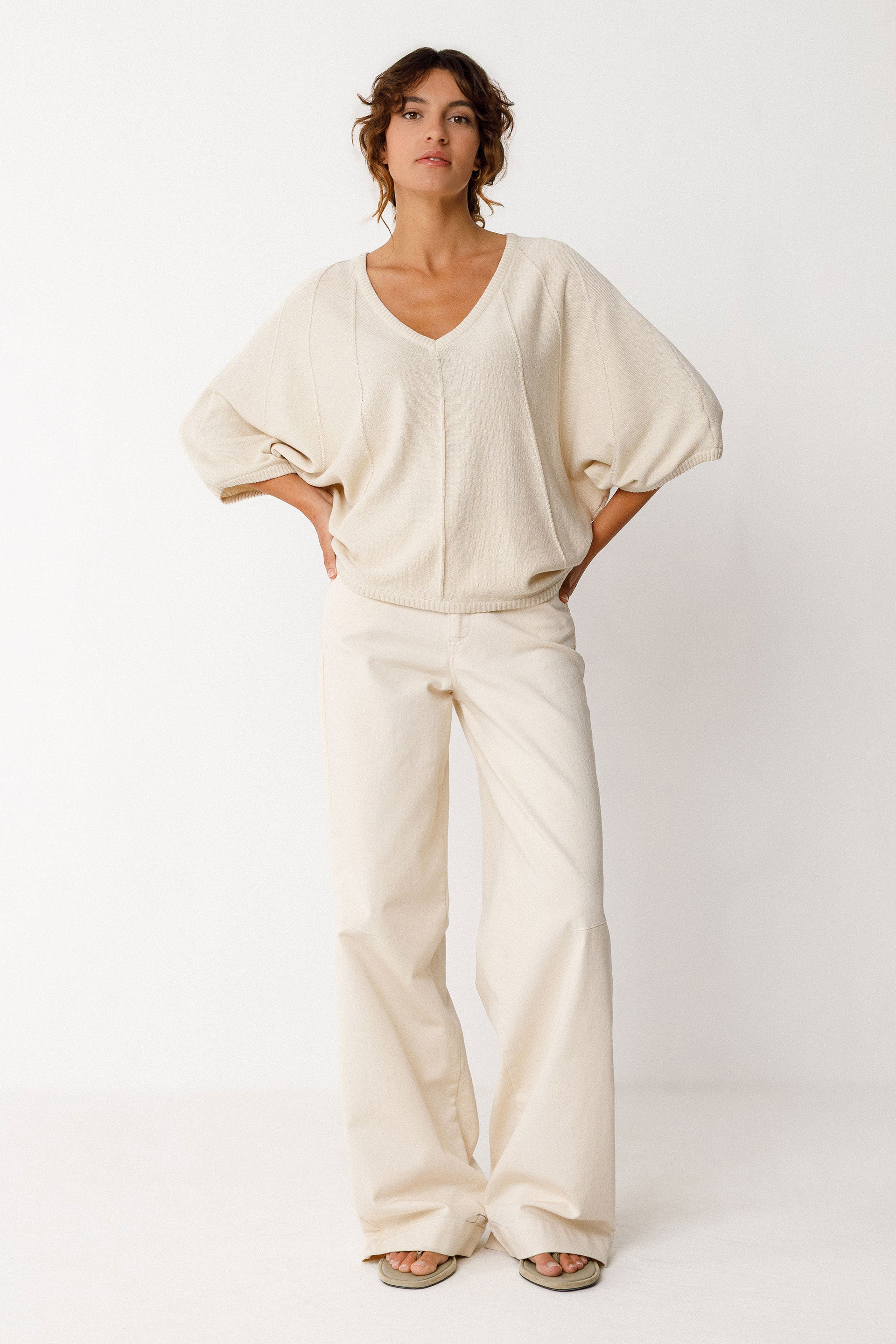 Sweater mit V-Ausschnitt OLAIA, weiss | SKFK - toietmoi-laboutique
