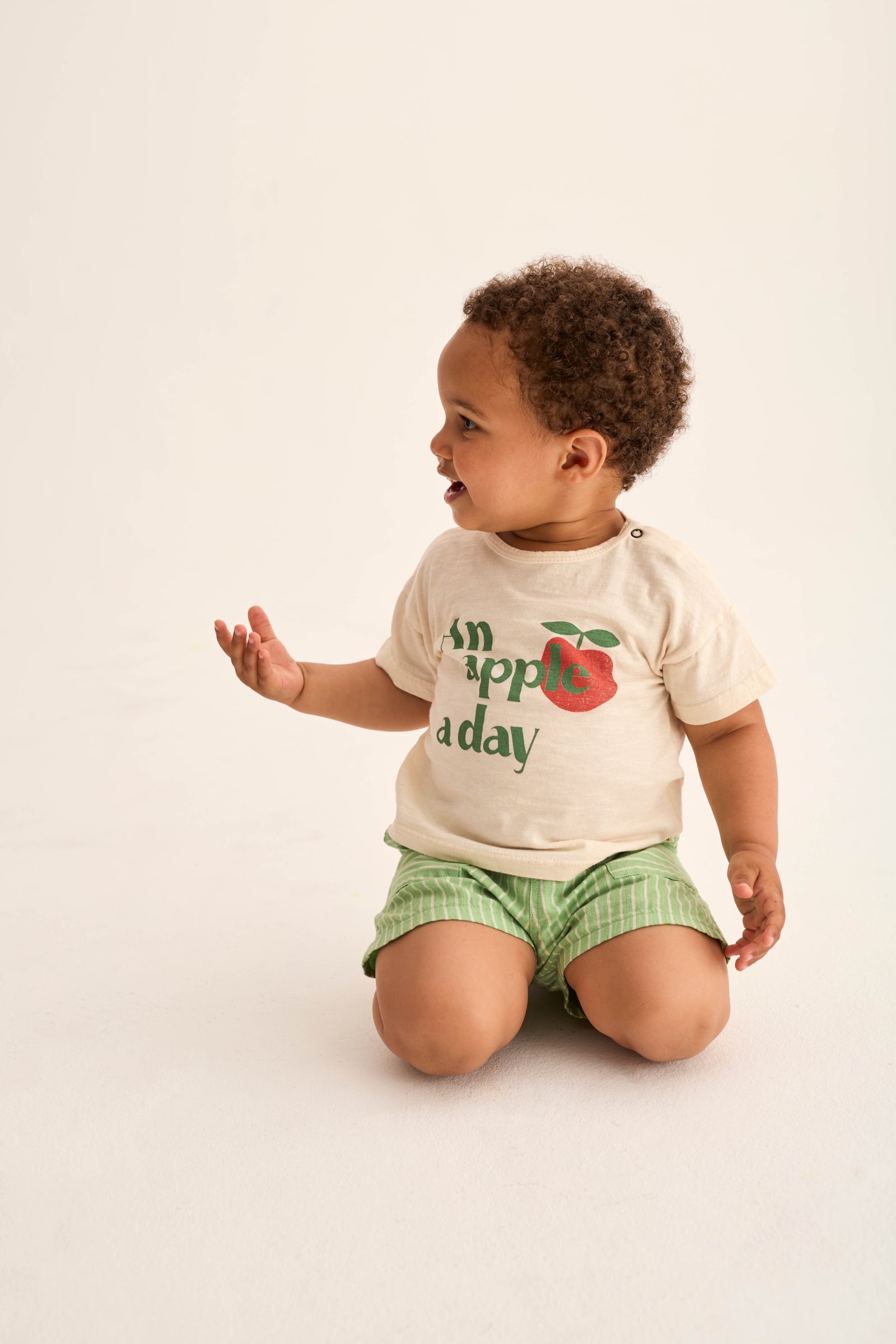 COZMO Baby T-Shirt, an apple a day | cozmo - toietmoi-laboutique